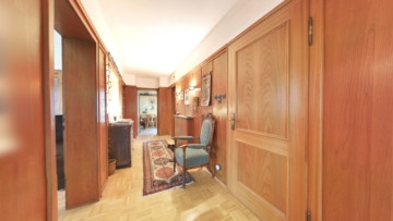 Repräsentative 3-Familien-Villa in bester Lage von Hanau - Diele EG (6296)